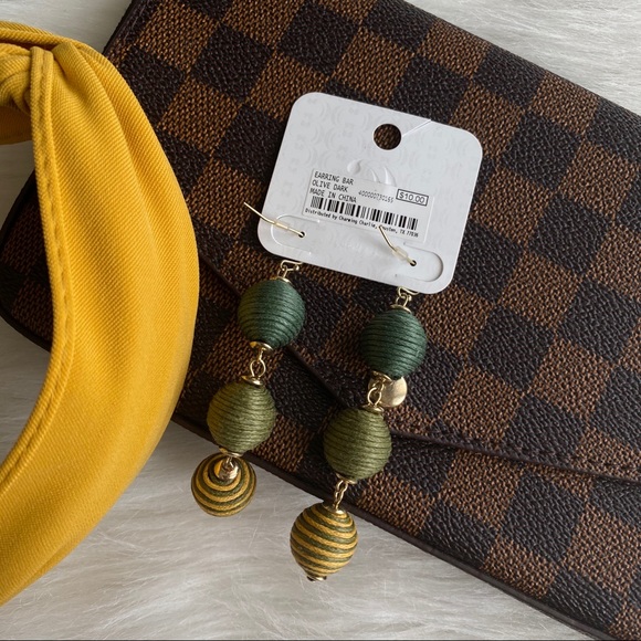Charming Charlie Green & Gold Patterned Earrings🍃 - Picture 4 of 4